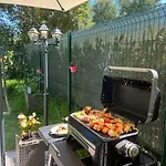 Sleeps 4 With Garden, Walking Distance To Beaches * מאנדליה-לה-נאפול