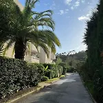 Sleeps 4 With Garden, Walking Distance To Beaches דירה *