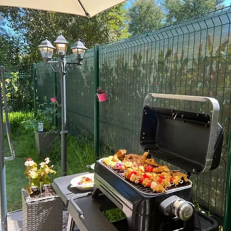 Sleeps 4 With Garden, Walking Distance To Beaches * Mandelieu