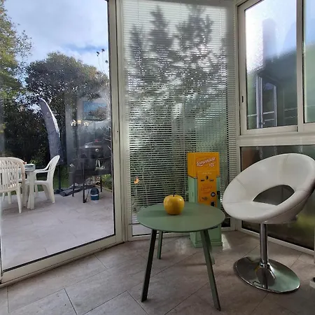 Sleeps 4 With Garden, Walking Distance To Beaches מאנדליה-לה-נאפול
