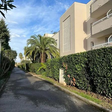 Apartman Sleeps 4 With Garden, Walking Distance To Beaches