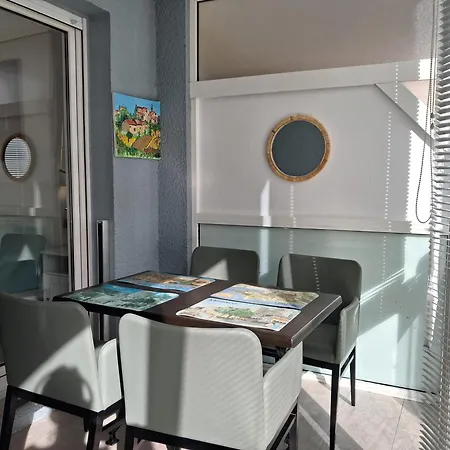 דירה Sleeps 4 With Garden, Walking Distance To Beaches