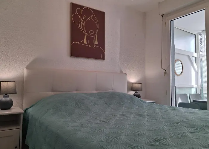 Sleeps 4 With Garden, Walking Distance To Beaches